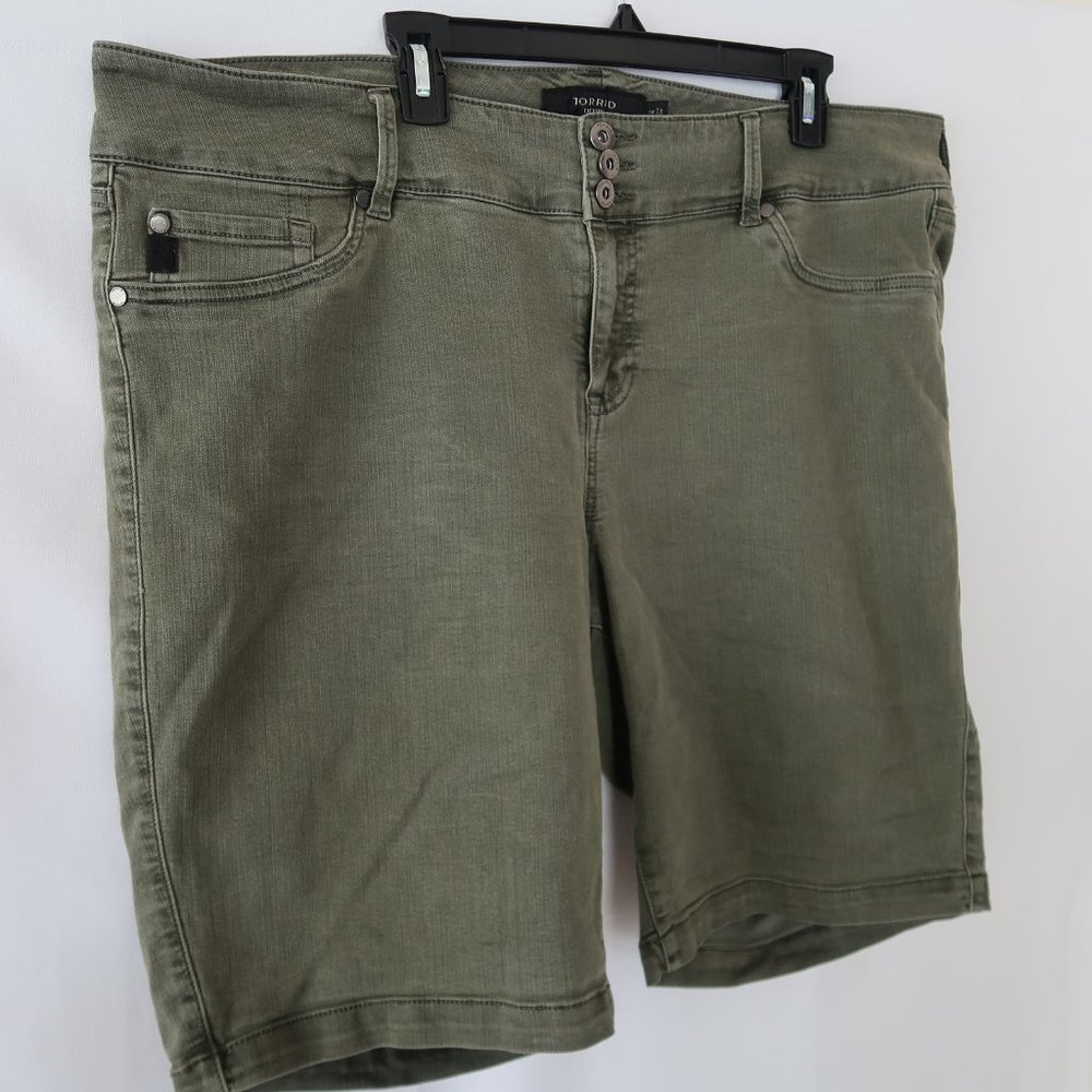 SOLD | Torrid Jegging Bermuda Shorts Olive Wash - Picture 7 of 10